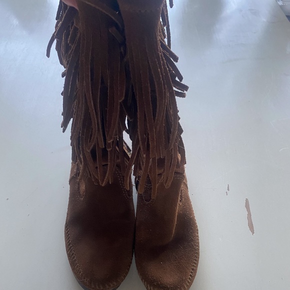 Minnetonka Suede Moccasin Boot • 7 - Picture 8 of 10